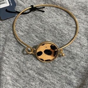 NWT Goldtone bracelet with leopard disk